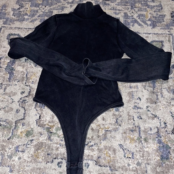 FOREVER21 WASHED MOCK NECK x2 - Picture 6 of 7